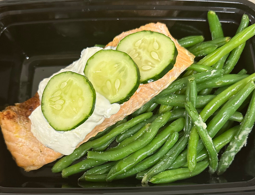 Low Carb Salmon With Cucumber Sauce